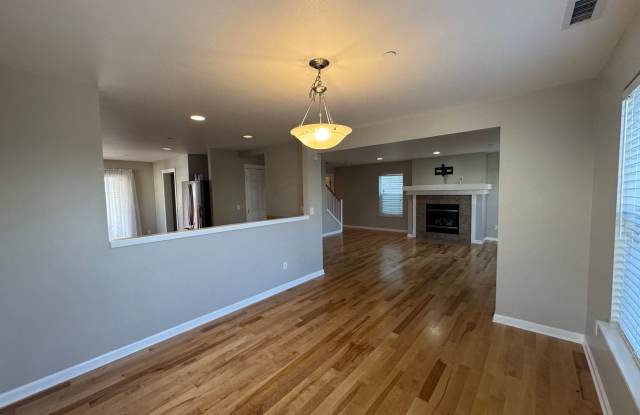 DuPont 4-bedroom, 2.5-bath home with A/C Gallery 4