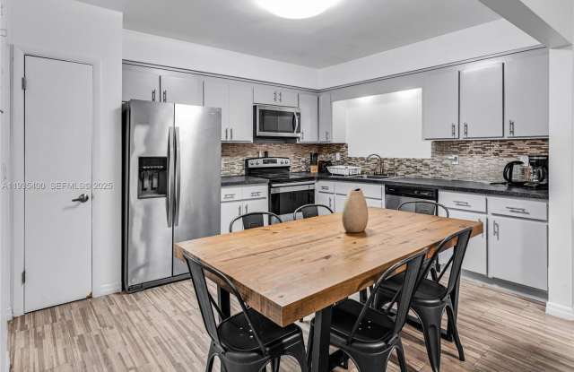 977 Southwest 10th Street photos photos 977 Southwest 10th Street photos photos