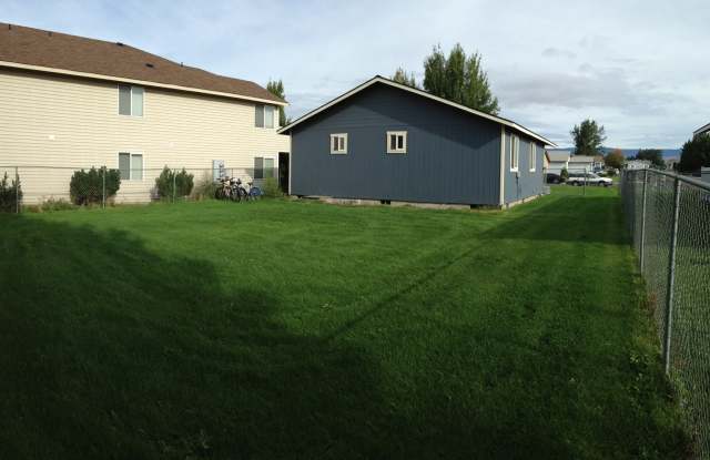 One Block from CWU! - Offering 1st Month's Rent Half-Off! Gallery 3