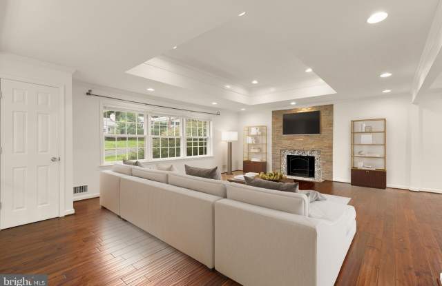 6203 HARDY Drive Gallery 4