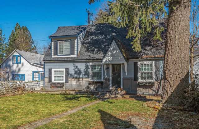 Sanders Beach home 3 bed 2 bath with second living room photos photos