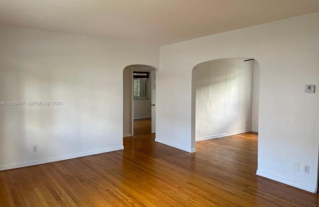 530 SW 10th St photos photos