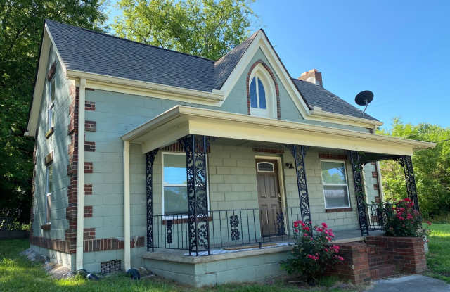 HOUSE FOR RENT! 3 BEDROOM 1 BATH - 222 Dooley Street Southeast, Cleveland, TN 37311