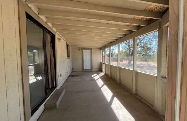 End unit with large fenced yard! Gallery 3