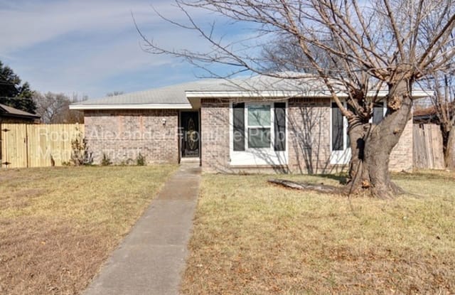 805 Cherry Hills Drive - 805 Cherry Hills Drive, Lancaster, TX 75134