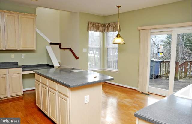 5452 WOODED WAY Gallery 2