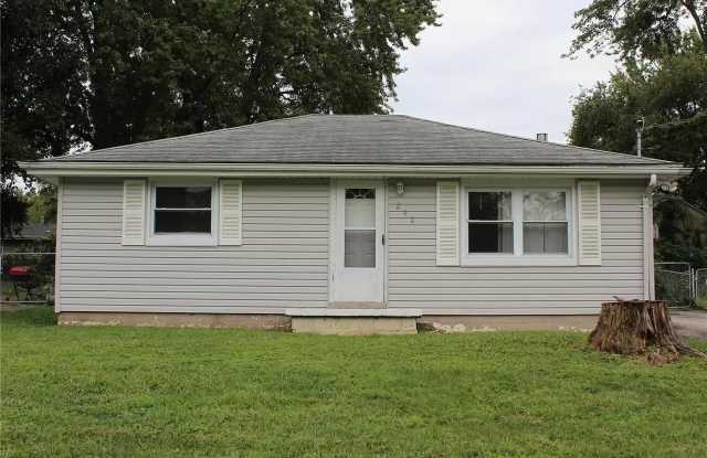 2 Bedroom 1 Bath Home in Calverton Park with Large Yard and Off Street Parking photos photos