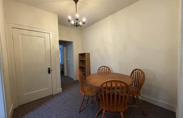 Cute and FURNISHED 1 bedroom, 1 bath duplex AVAILABLE NOW! WATER AND LANDSCAPE INCLUDED! Gallery 4