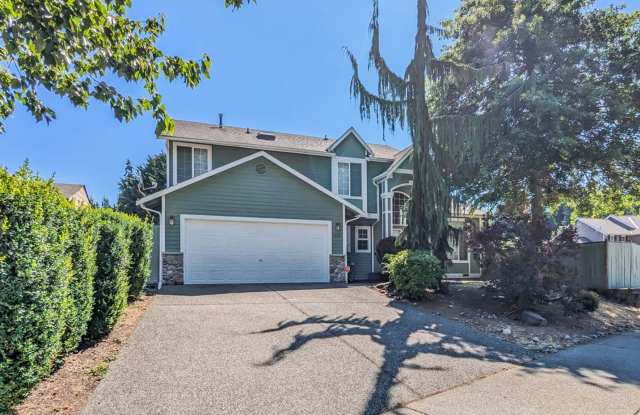 Spacious  private 4 bd 2.5 bth 2 car garage home w/fenced backyard - 14931 23rd Place West, North Lynnwood, WA 98087