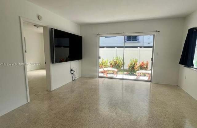 1135 101st St photos photos
