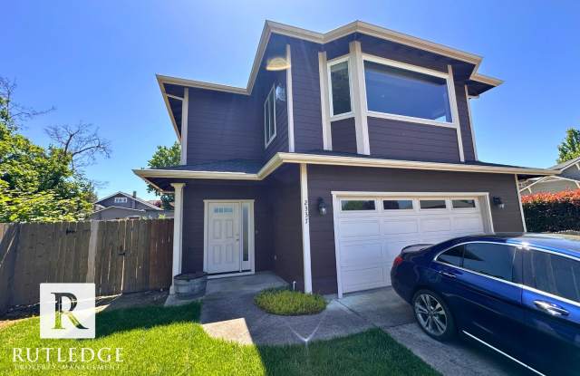 STUNNING 3 Bed/2.5 Bath House in Medford photos photos