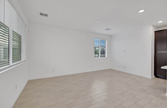 Brand New 3 Bedroom Townhome Gallery 4