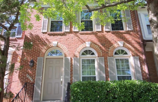 5804 APSLEY HOUSE COURT - 5804 Apsley House Court, Rose Hill, VA 22310