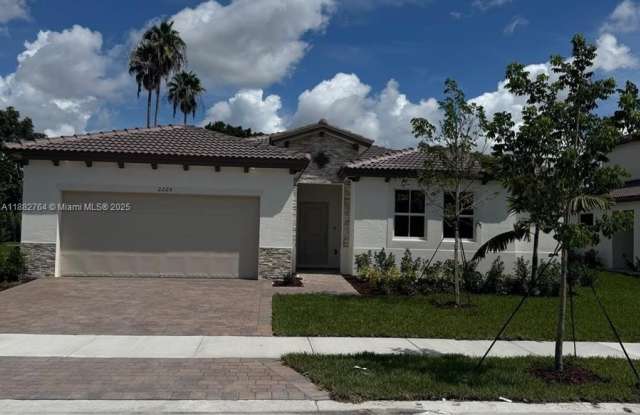 2225 SE 30 St photos photos