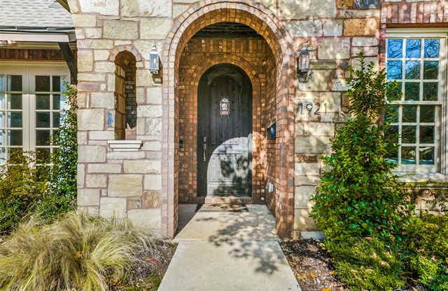 1921 Old Orchard Drive Gallery 3
