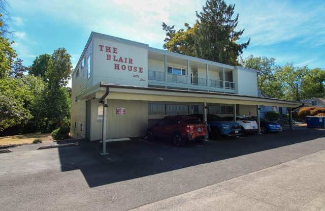 RENT SPECIAL: FREE First Full Month's Rent With One Year Lease! ~ 227 24th Gallery 1