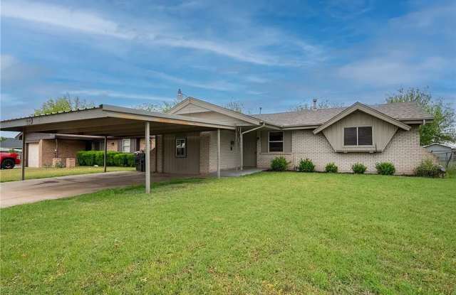 Charming 3 bed 1 bath home minutes away from OCCC! photos photos