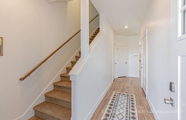 Modern 3 Bed 2.5 Bath Townhome located in Sugar City! photos photos