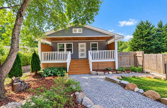 Upper Level Duplex-Long Term Rental $2000 per month + $75 monthly water charge Gallery 1