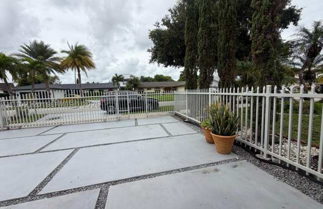 15821 SW 141st Ct Gallery 3