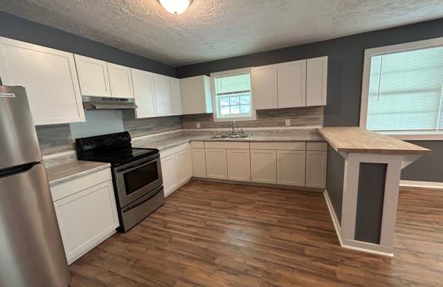 201 Greenleaf Street SW- **MOVE IN SPECIAL** - 201 Greenleaf Street Southwest, Jacksonville, AL 36265