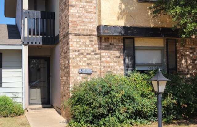 Spacious 3-Bedroom Condo Near West End Shopping Gallery 3
