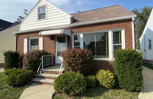 24851 Farringdon Ave - 24851 Farringdon Avenue, Euclid, OH 44123