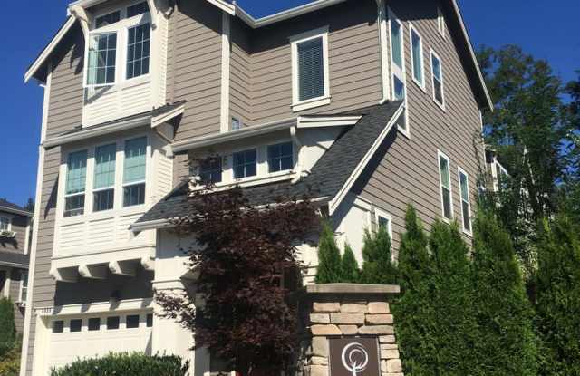 Beautiful Summer Grove 4BD in Kirkland - 9938 Northeast 138th Place, Kirkland, WA 98034