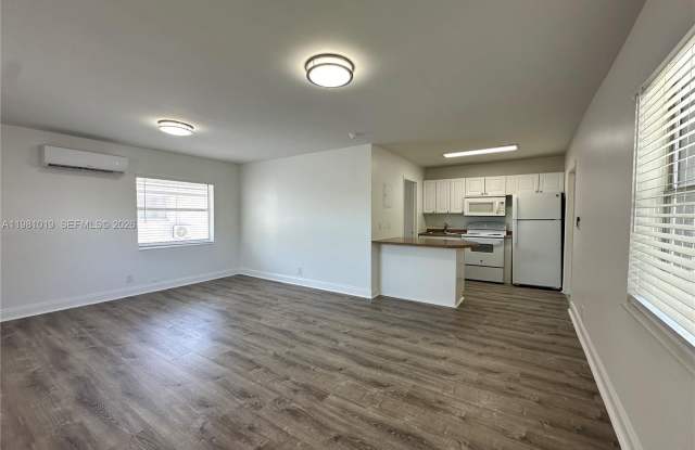 1411 N Dixie Hwy photos photos