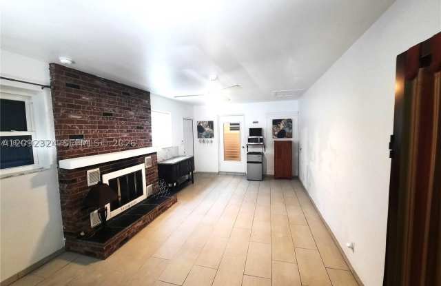 3838 NE Melba Dr Gallery 2