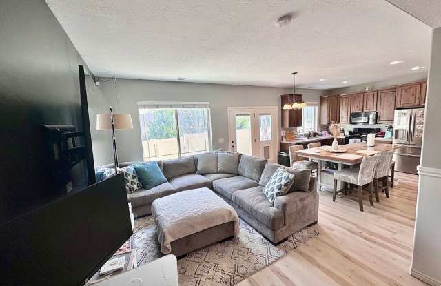 GATED COMMUNITY + POOL + FENCED YARD! 3-Bedroom Riverton Townhome Gallery 4