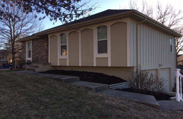 1523 Northeast Westwind Drive Gallery 2