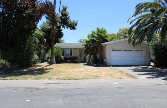 Charming 3 Bed 2 Bath House for lease. photos photos