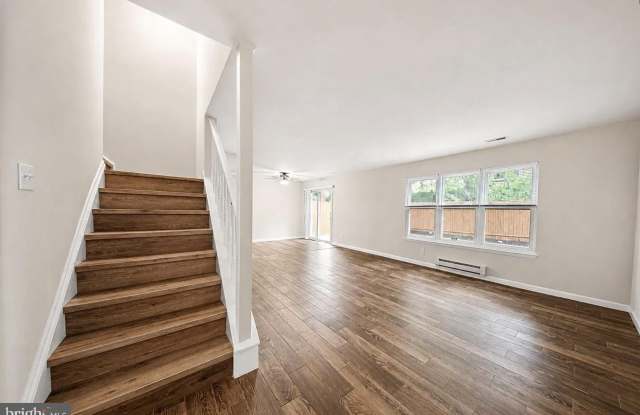 205 CHAUCER Court Gallery 2