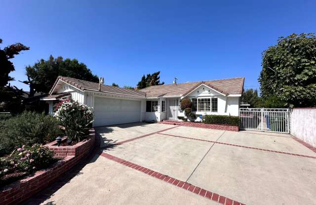 ***MOVE-IN SPECIAL 2 WEEKS FREE RENT***Fantastic renovated 3 Bed and 3 Bath House with detached bonus room/office in Granada Hills - 16841 Minnehaha Street, Los Angeles, CA 91344