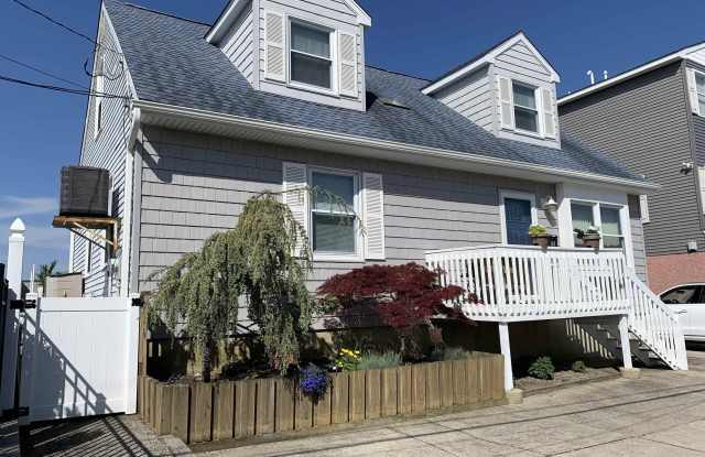 144 N Derby Ave photos photos