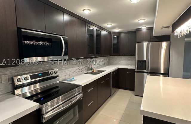 14357 Kendale Lakes Cir Gallery 1