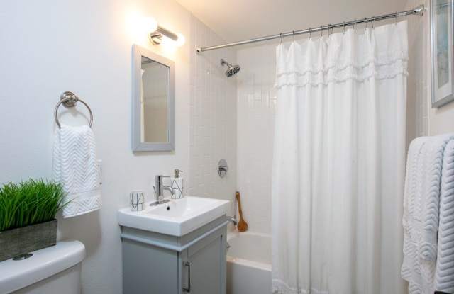Mayn Suites Gallery 4