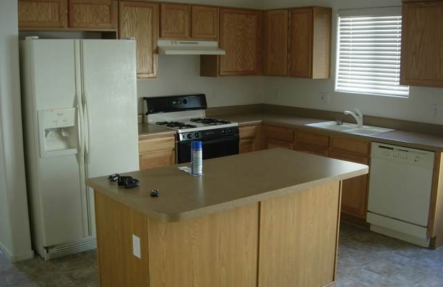 4 BEDROOM 2 BATH HOME IN RITA RANCH / AVAILABLE NOW! Gallery 4