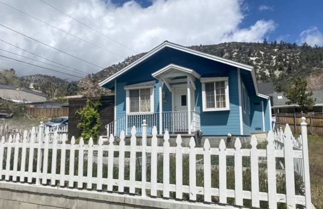 Charming 3-Bedroom Cottage with Fenced Yard  Fireplace in the Heart of Frazier Park - 3745 Mount Pinos Way, Frazier Park, CA 93225