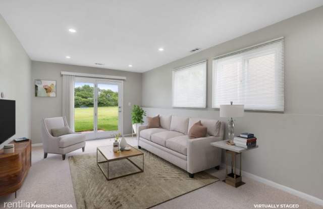 111 Morningside Dr - 111 Morningside Dr, Roselle, IL 60172