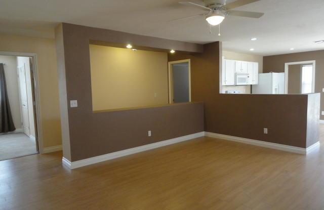 341 W Aloe Place Gallery 4