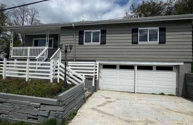 7643 Fitzsimmons Street photos photos