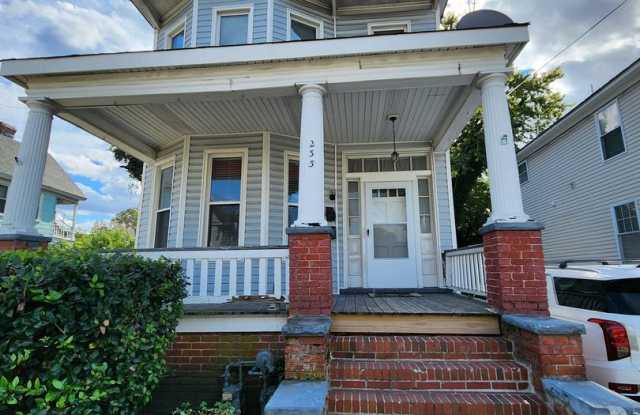 3 Bed 2 Bath Duplex Norfolk - 233 West 27th Street, Norfolk, VA 23517