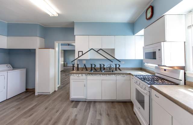 Large 3 Bedroom Apartment! photos photos