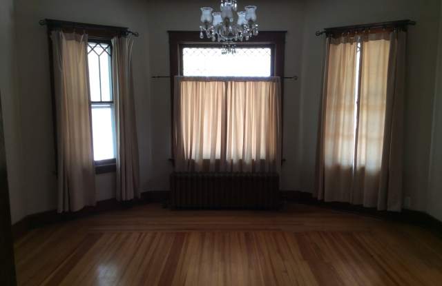 LARGE 4 BEDROOM 2 BATHROOM HOUSE Gallery 4