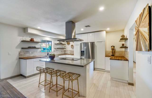 8249 E CHAPARRAL Road Gallery 3