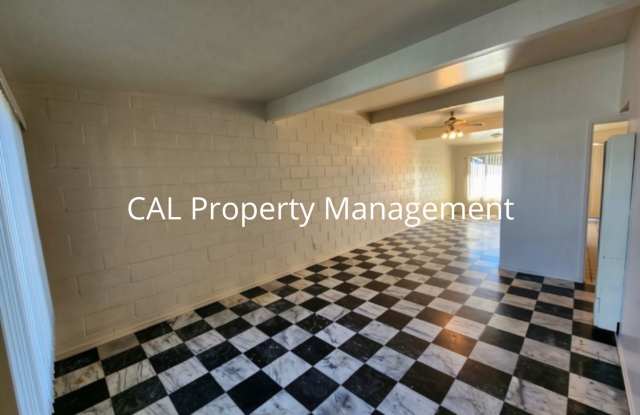 Rare 4BD/2BA Home | 2-Car Garage & Large Backyard in Salinas Gallery 4