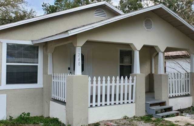 Charming 2/1 in Winter Haven - Move in Ready! photos photos