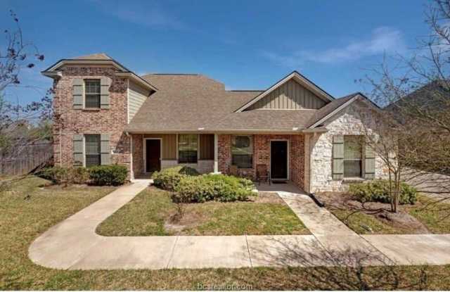July Pre-Lease!! Spacious 5/4.5 duplex in South College Station! photos photos